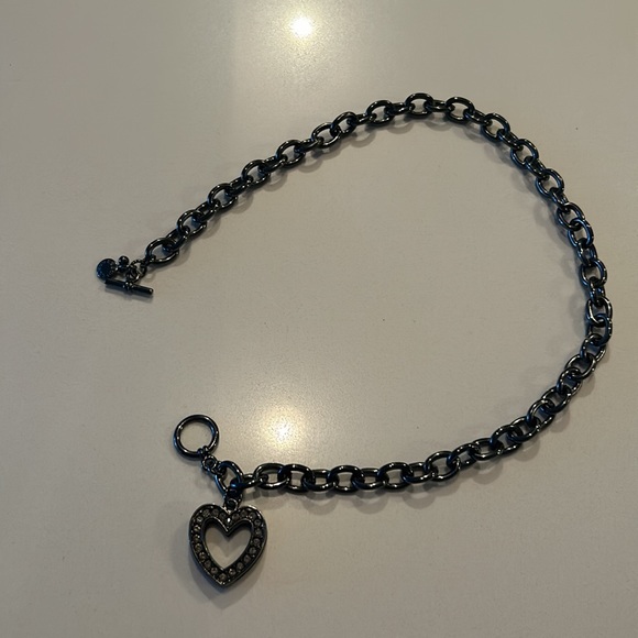 Heart shaped necklace; easy to attach. - Picture 2 of 3